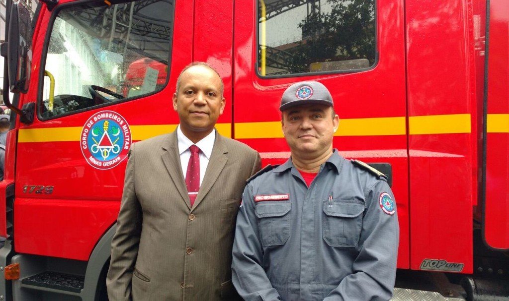 Prefeito Eloísio participou da entrega dos veículos