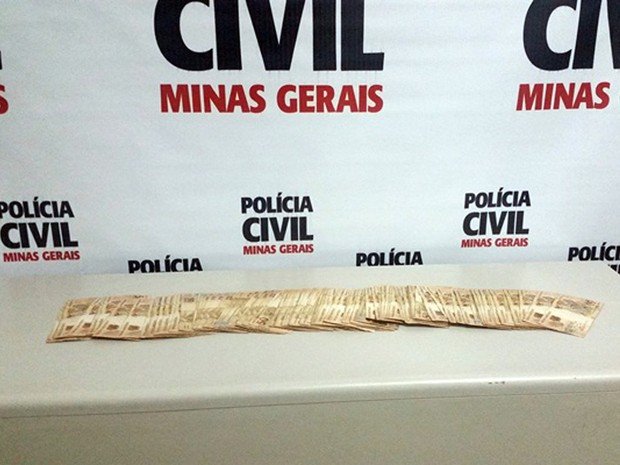 Dinheiro depositado foi apreendido pela Polícia