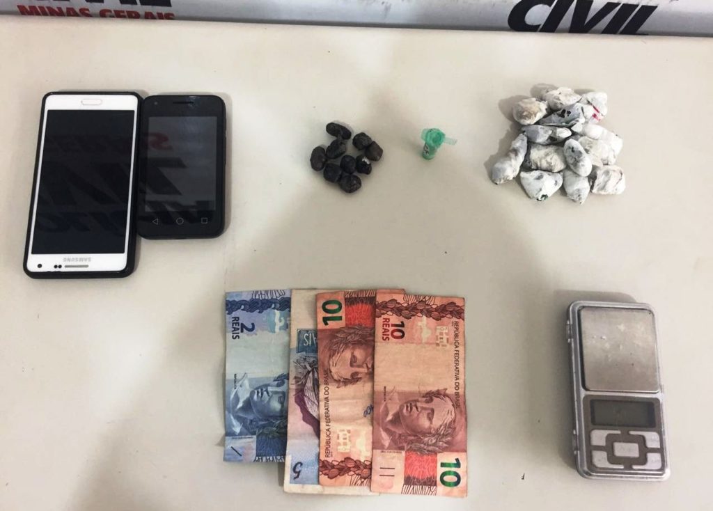 Polícia Civil apreendeu dinheiro, maconha e cocaína 