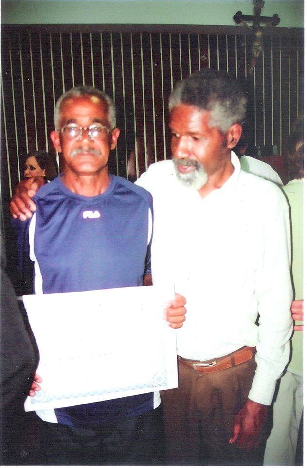 Seu Chico e Roberto Tereziano durante justa homenagem na Câmara Municipal em 2013